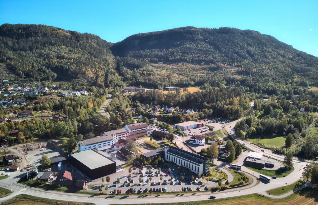 The mountain behind the hotel is one of Ringerikes finest views. Up at King's view.